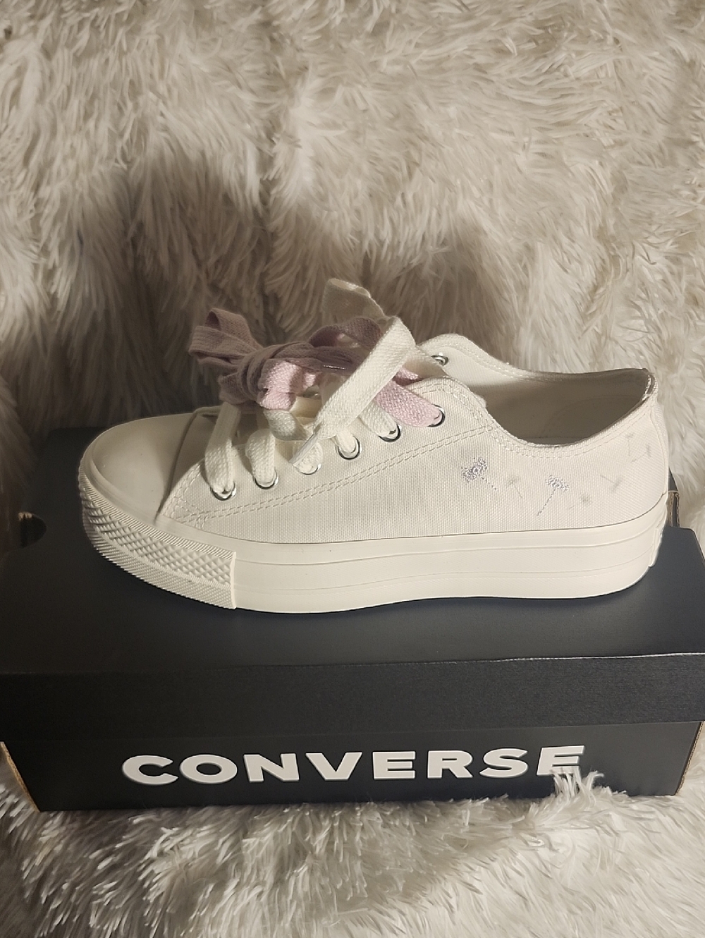 Converse Chuck Taylor All Star Lift Platform Floral Embroidery LowTop Sneakers